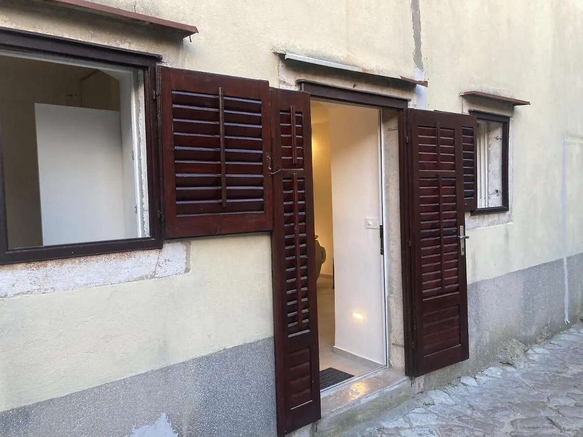 4* Posta / Butiga Couples Only Apartments Vrbnik   Vrbnik (Primorje-Gorski Kotar)