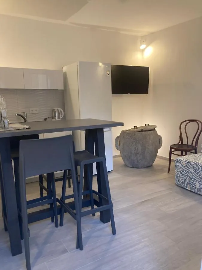 4* Posta / Butiga Couples Only Apartments Vrbnik  0*, Vrbnik (Primorje-Gorski Kotar)